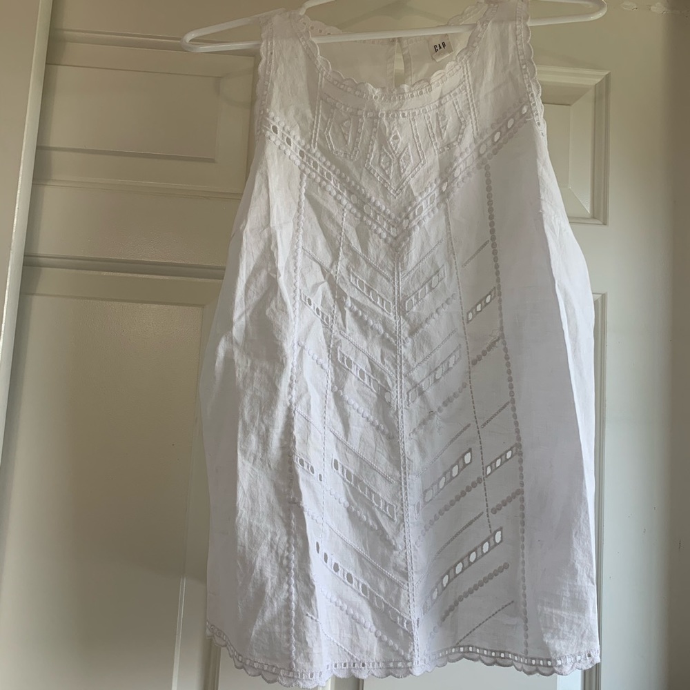 gap white sleeveless blouse size s